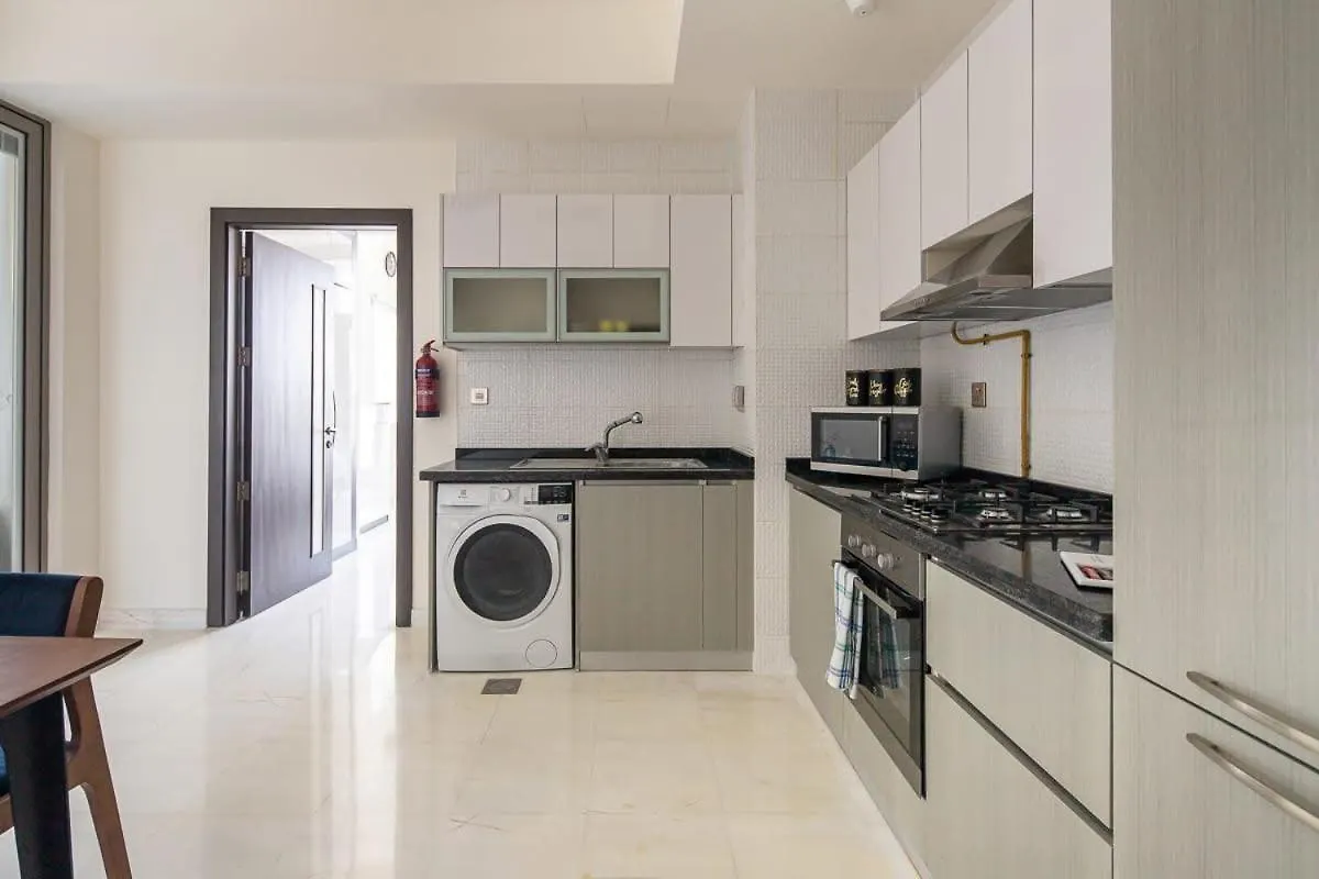 Frank Porter - Bayz Tower By Danube Dubai Apartment